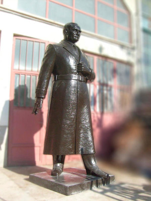 ATATÜRK HEYKELİ ATATÜRK HEYKELİ