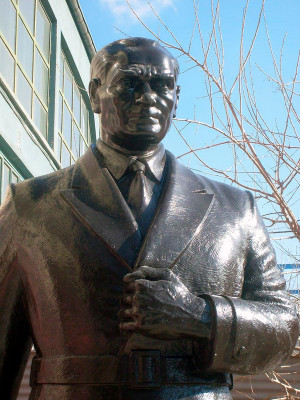 ATATÜRK HEYKELİ ATATÜRK HEYKELİ