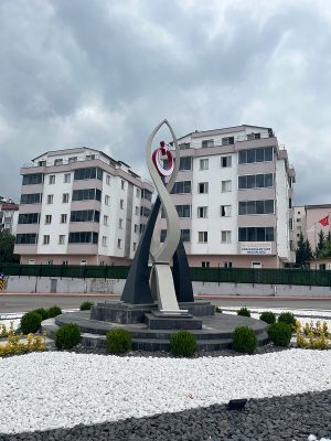 AY YILDIZ ANITI