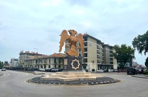 ÇİFT BAŞLI KARTAL ANITI