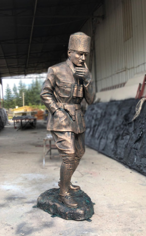 Atatürk Kocatepe'de Heykeli Atatürk Kocatepe'de Heykeli