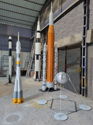 Füze Maketleri (Falcon, Soyuz, SaturnV, SLS, Sputnik)